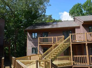 9570 S Lake Ridge Dr, Bloomington, IN 47401