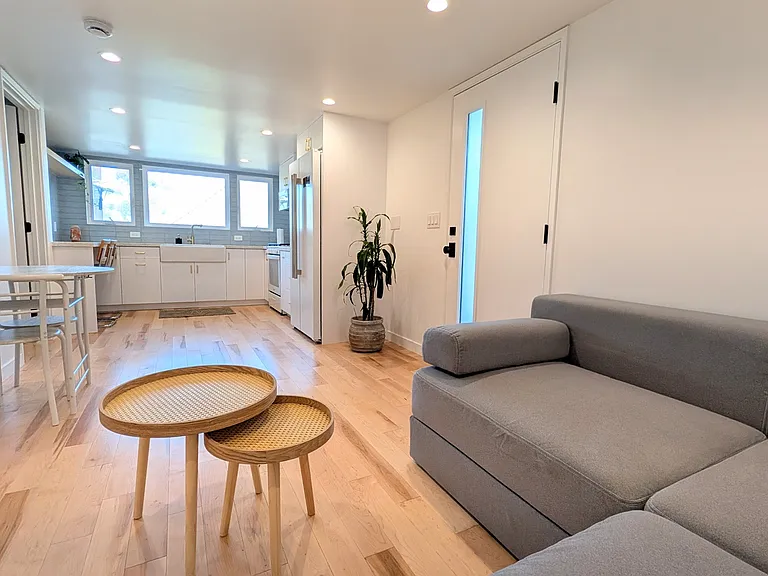 2338 Riverside Dr — Photo 2