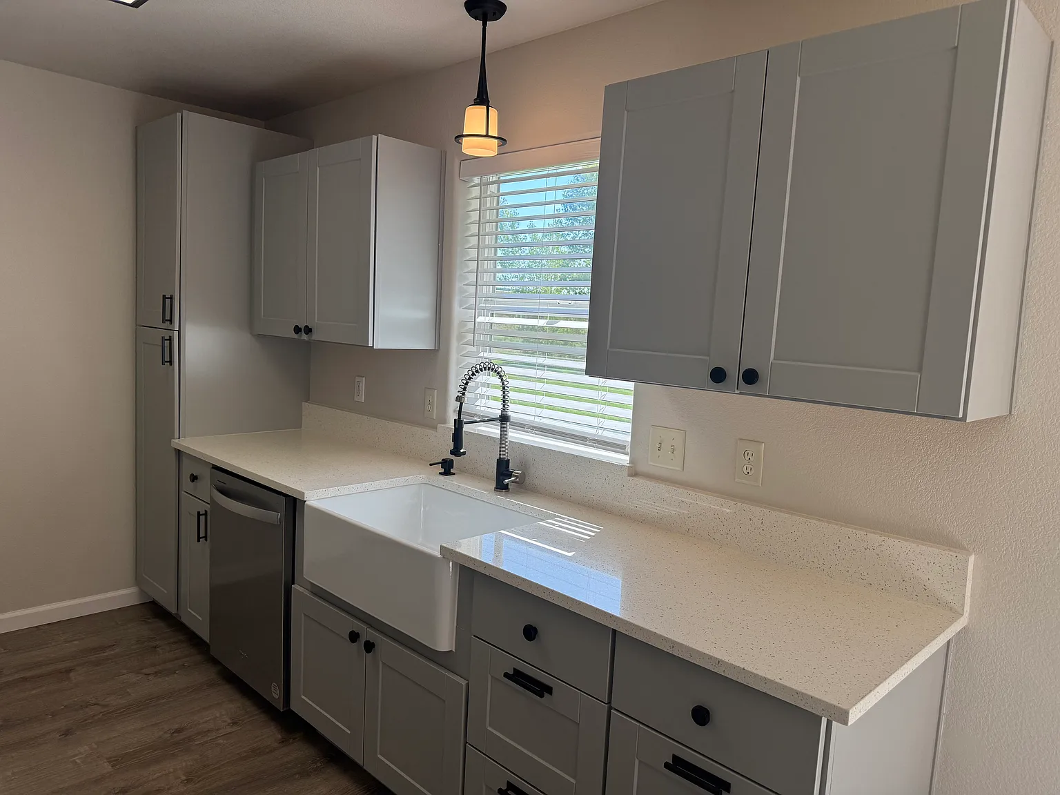 3 bed, 2.5 bath, 1294 sqft, $2,300 — Photo 4