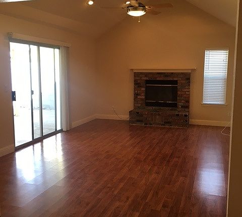 3rd image of 2112 E Cromwell Ave