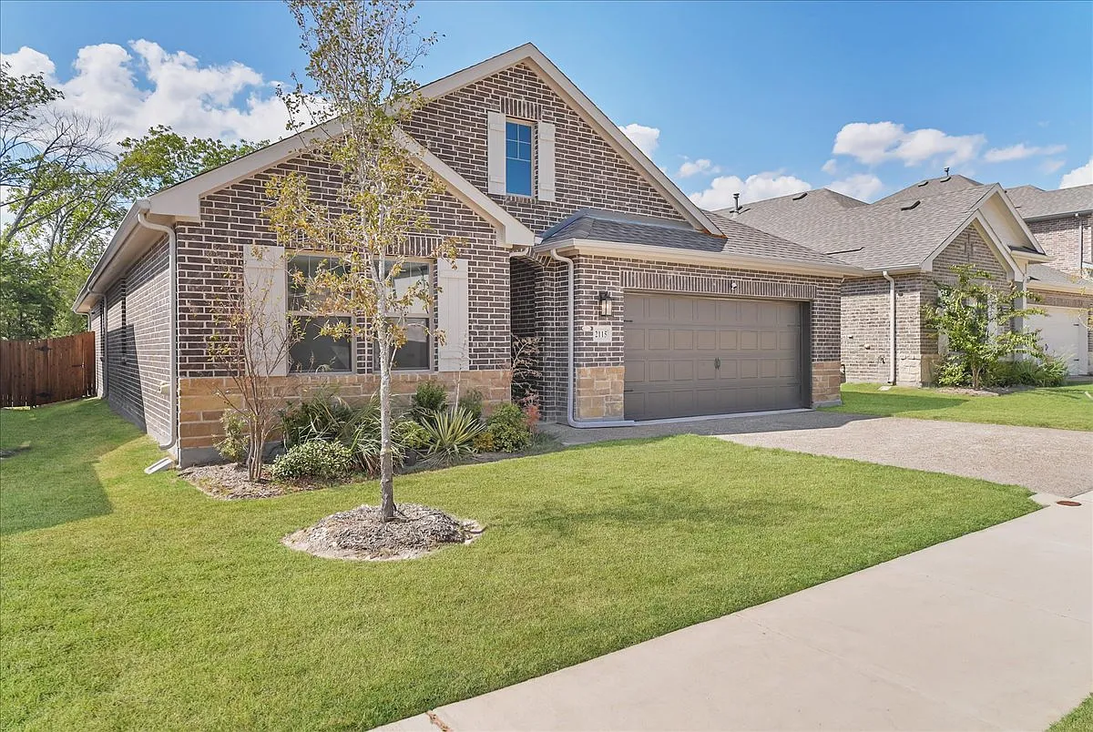 4 bed, 2252 sqft, $2,600 — Photo 1