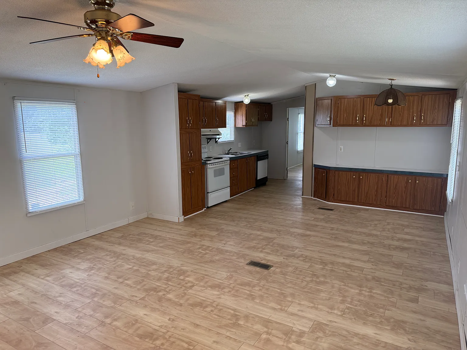 2 bed, $950 — Photo 4