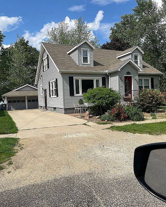 1st image of 718 W Blaine St