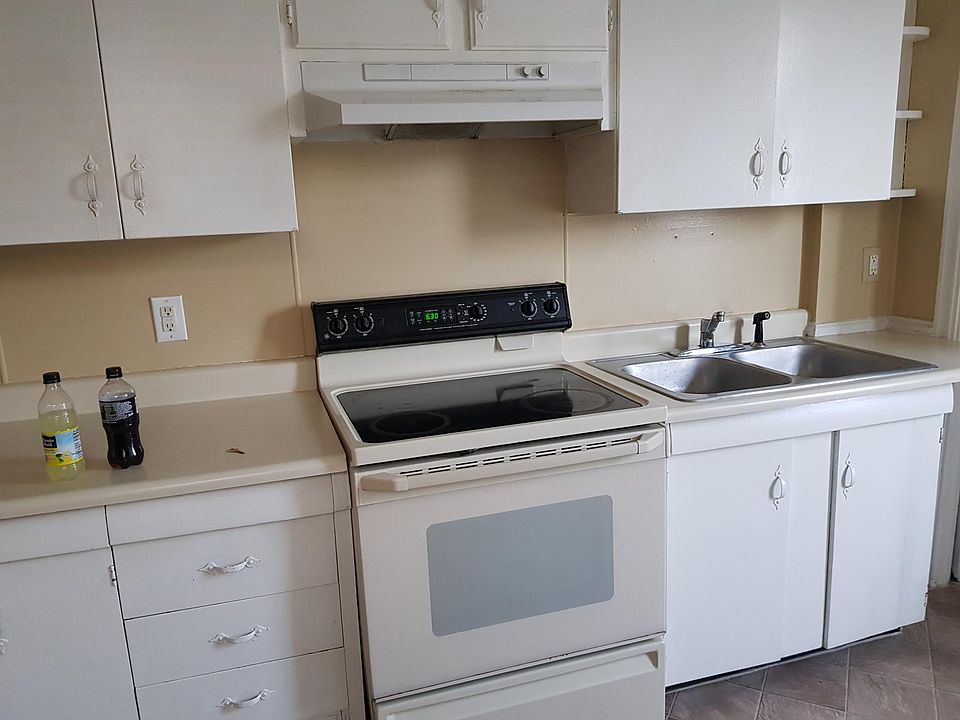 2nd image of 2208 Lehman St