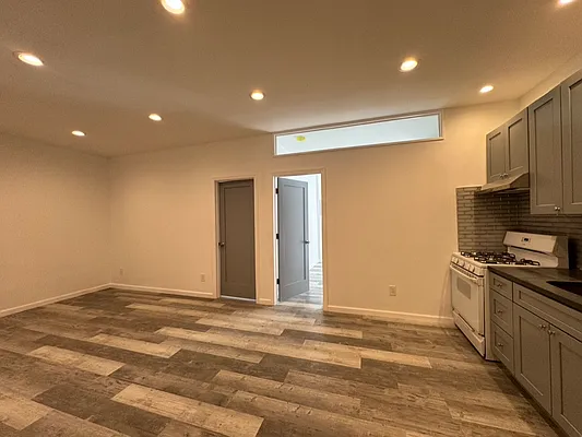 Rented by Compass | media 14