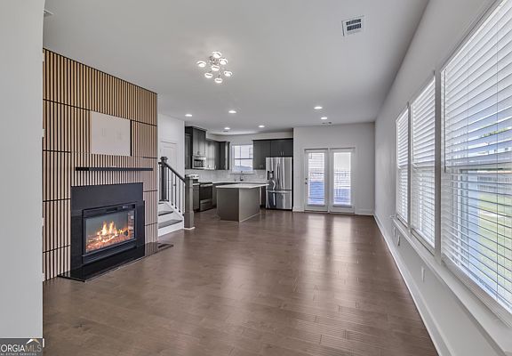 3rd image of 162 Auburn Run Ln
