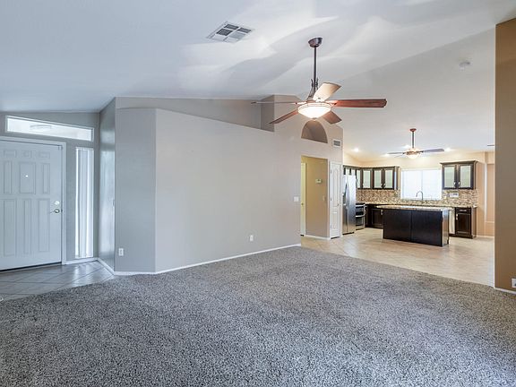 3rd image of 320 S Oakland