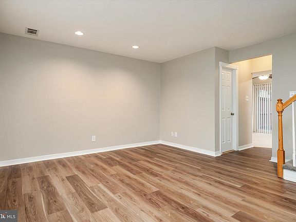 3rd image of 800 Larkspur Ct #7B