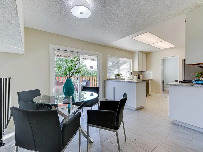 1141 Summertree Ct — Photo 16