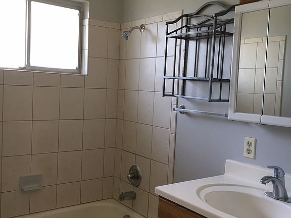 3rd image of 869 Miller Ave