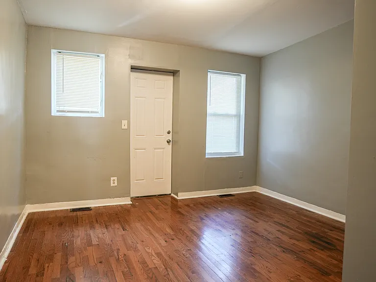 2630 E Monument St — Photo 18