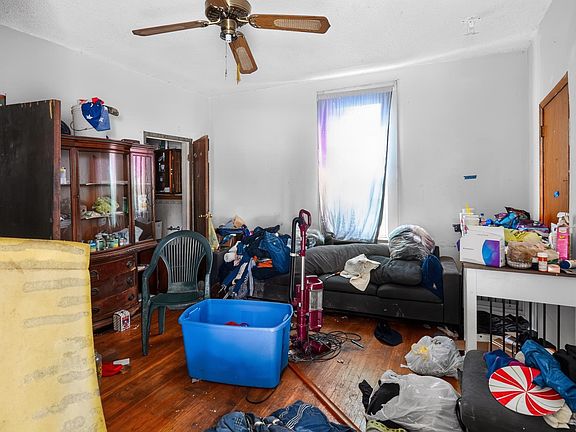 4th image of 1340 Locust St