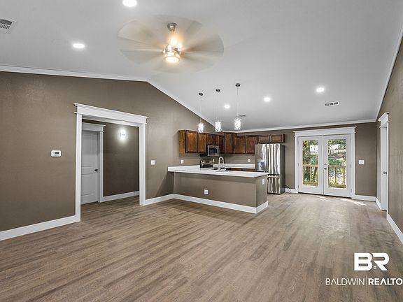 2nd image of 338 Ridgewood Dr