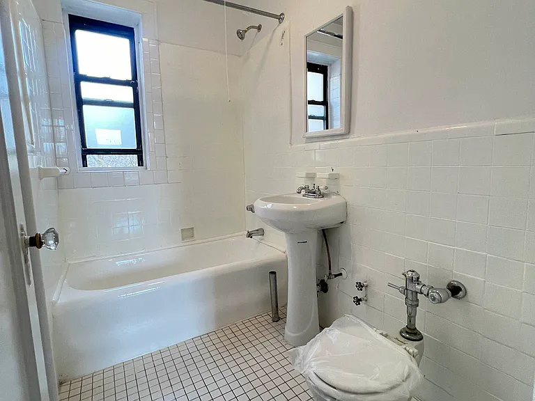 9323 218th St #C11 — Photo 4