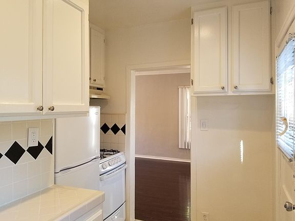 5th image of 1163 N Formosa Ave