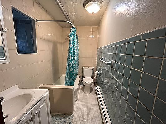 5th image of 1751 Melville St Floor 1