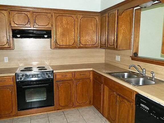 4th image of 315 NE Skyline Cir