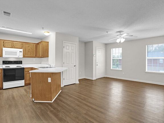 4th image of 812 Barrington Woods Cv #A
