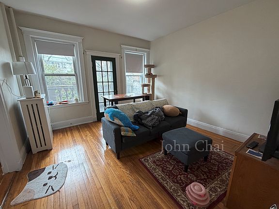 2nd image of 9 Egremont Rd APT 10