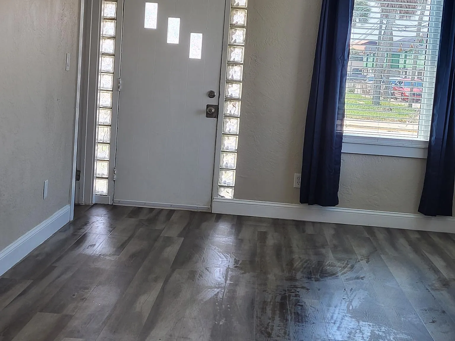 2 bed, 970 sqft, $1,700 — Photo 3