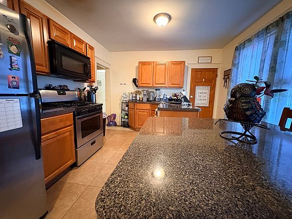 5th image of 507 Elm St