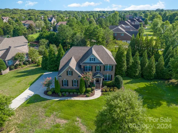 849 Wandering Way Dr, Waxhaw, NC 28173