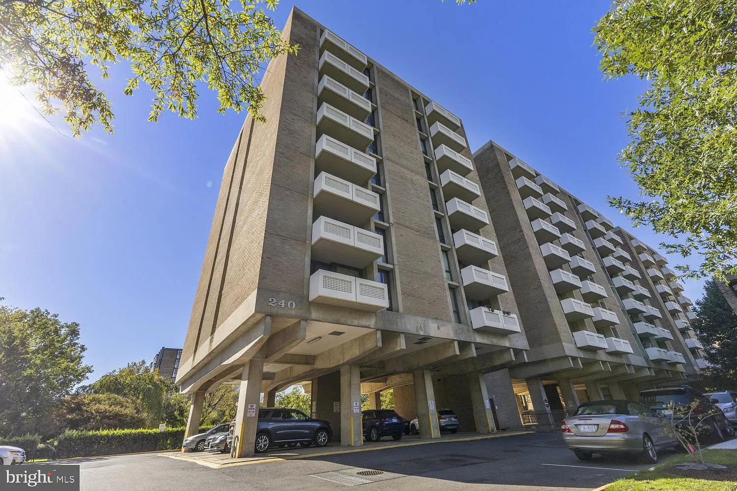 240 M St SW — Photo 2
