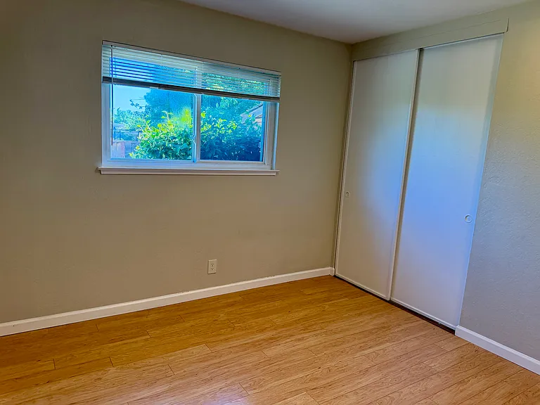1647 Hyacinth Ln — Photo 10