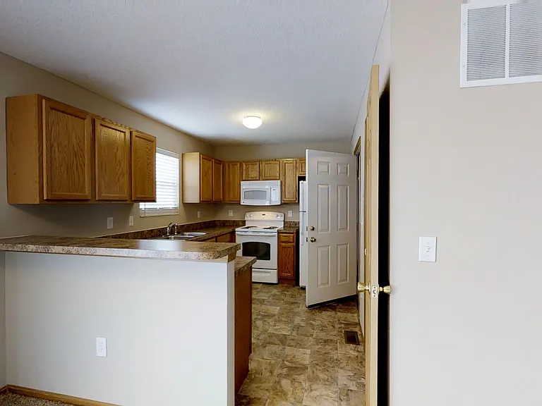 215 Prairiecreek Way — Photo 7