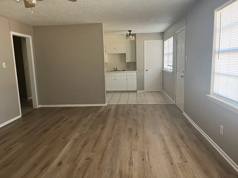 102 Flint Ave — Photo 3