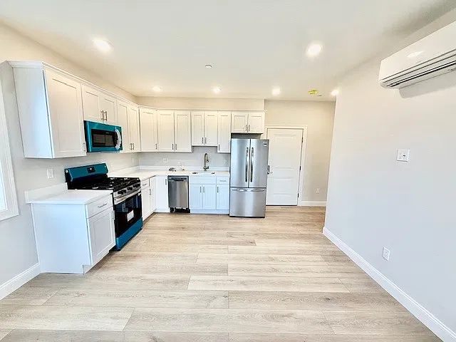 220 Winthrop St — Photo 2