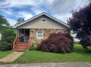 469 Park St, Oak Hill, WV 25901
