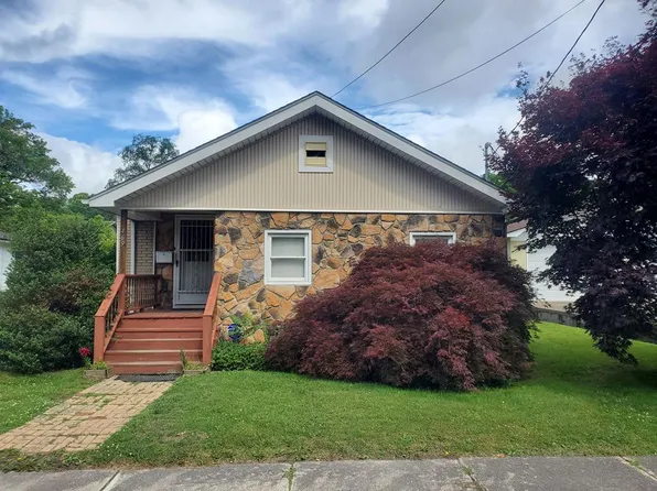 469 Park St, Oak Hill, WV 25901