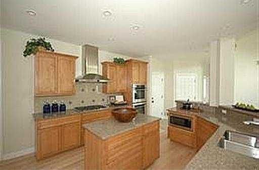 3rd image of 5299 N Meadow Ct