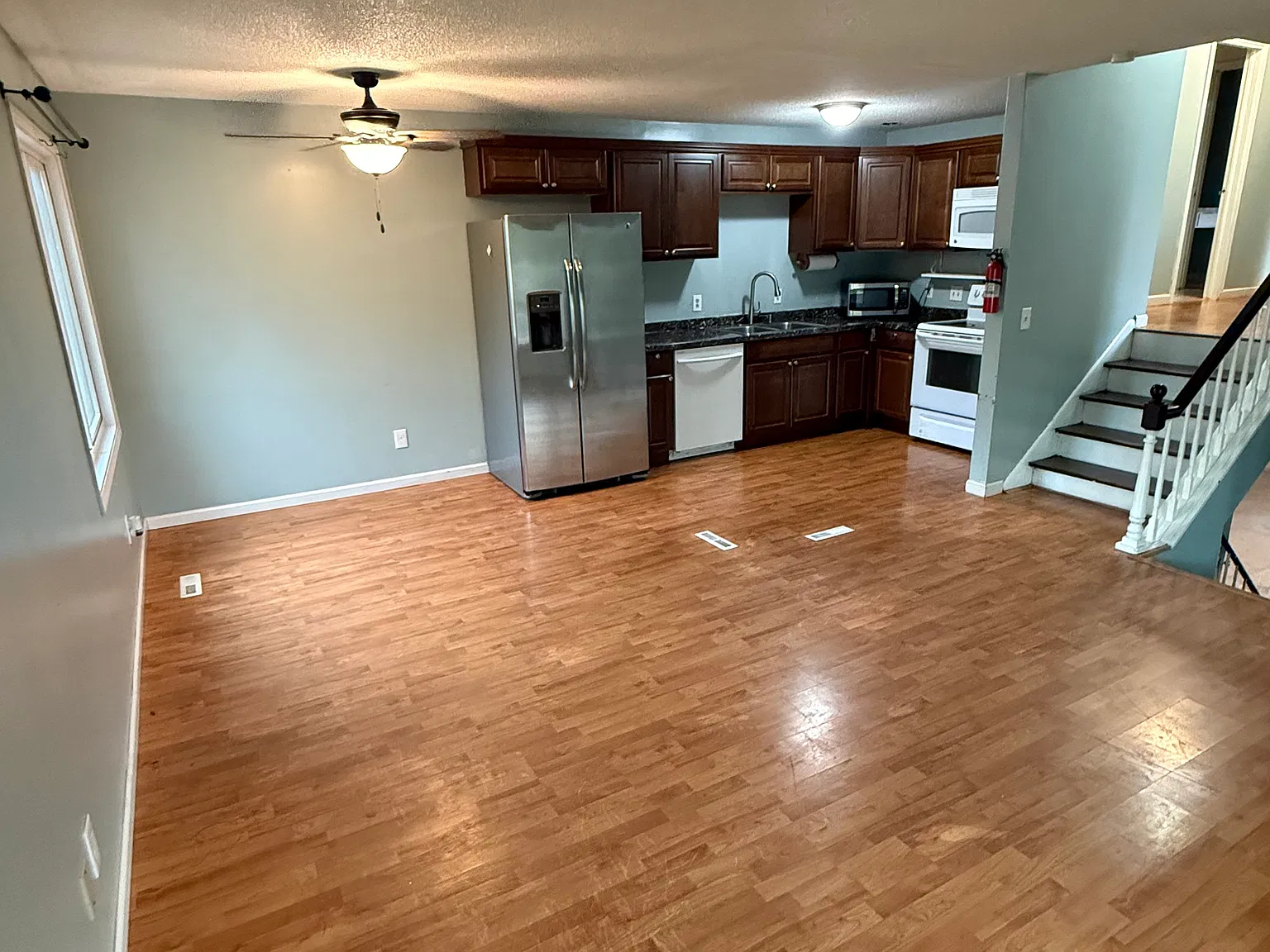3 bed, 1467 sqft, $2,200 — Photo 2