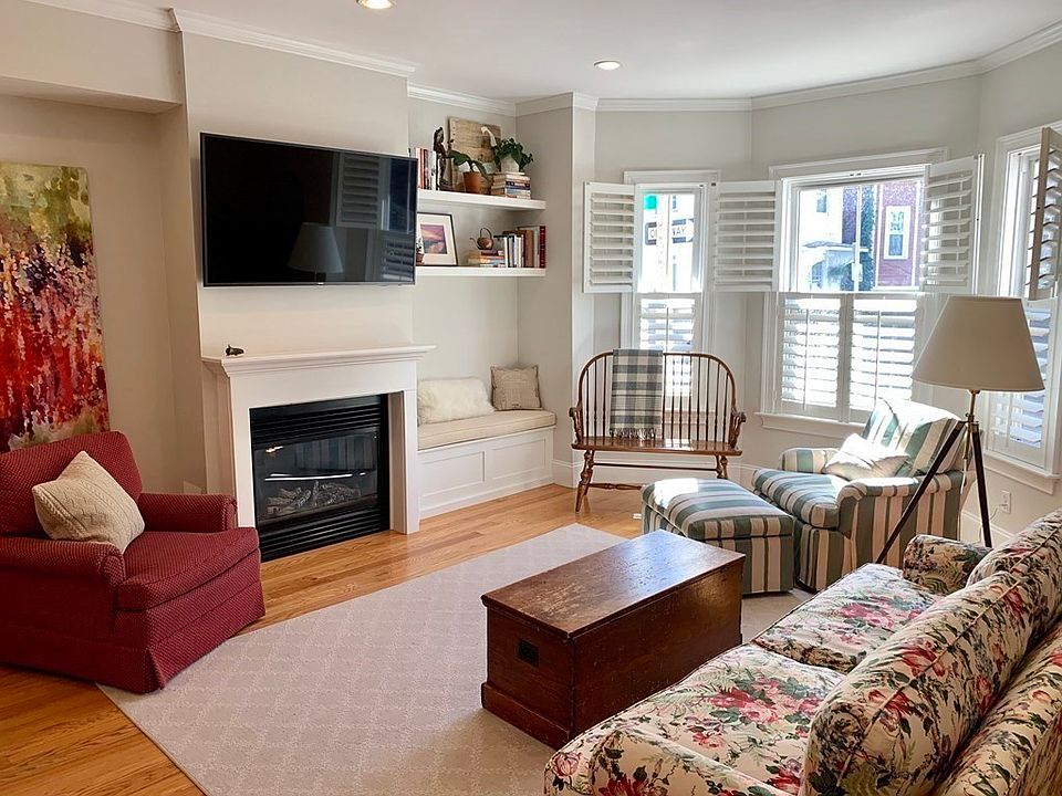 1st image of 54 Green St #1