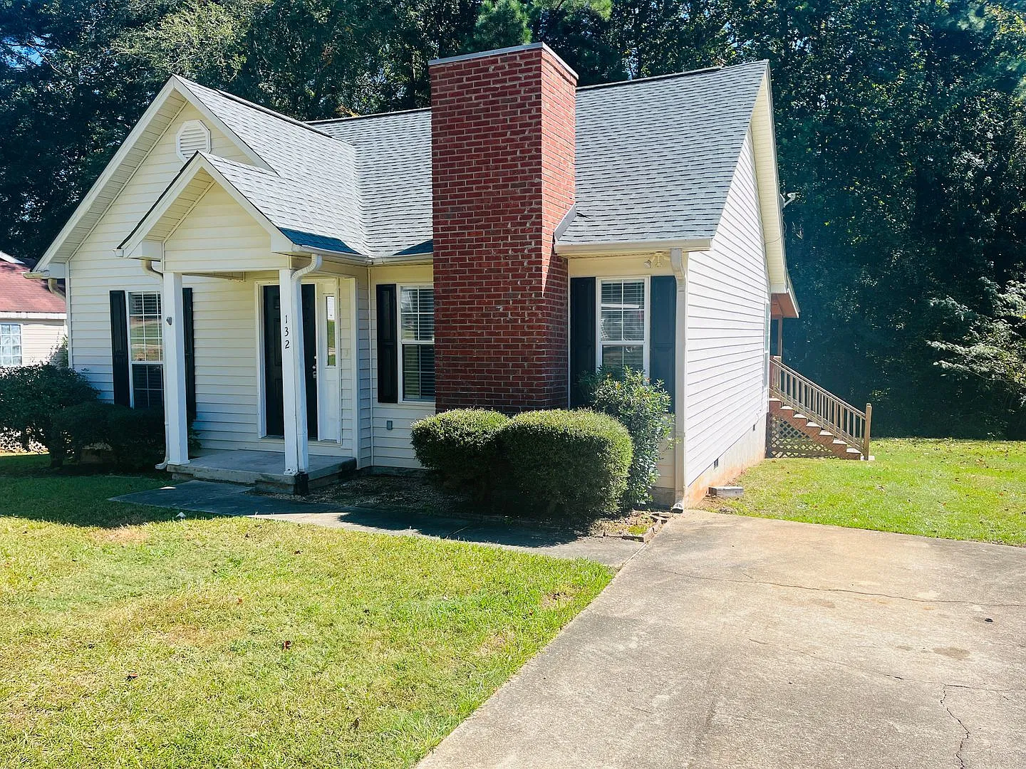 WOW! Newly renovated 2 bedroom, 2 bathroom property, minutes from Downtown Lagrange! Must See — Photo 2