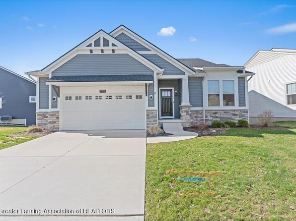 7572 Roxborough Ln, Grand Ledge, MI 48837