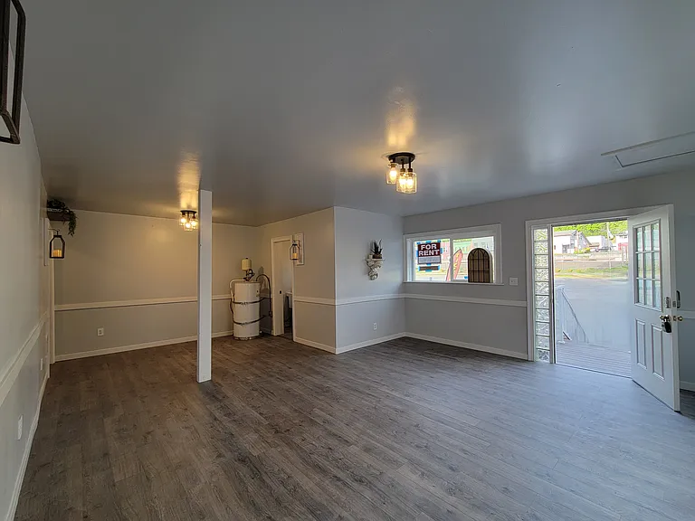 311 NW Kerron St — Photo 9