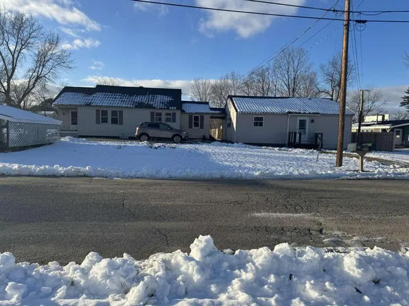 28 Park Avenue, Dixfield, ME 04224