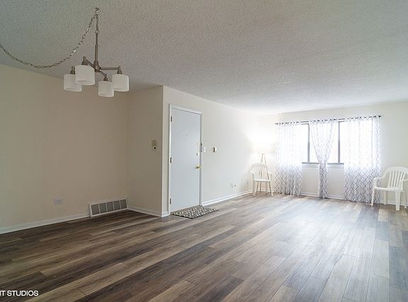 3rd image of 1402 Carol Ct APT 2B