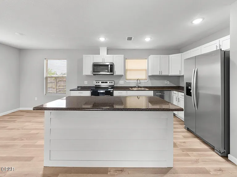 3109 E 2nd Plz — Photo 8