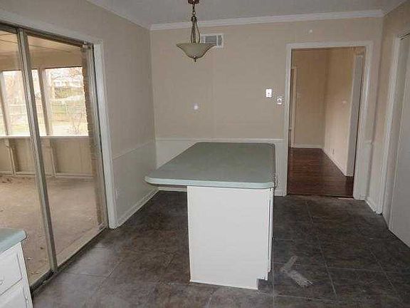 Eat-in Kitchen