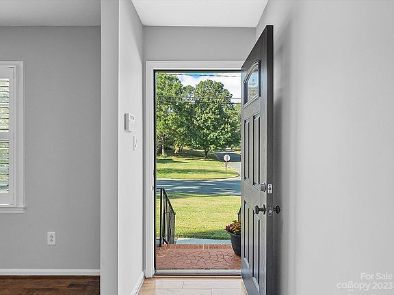 5th image of 901 Markwell Dr