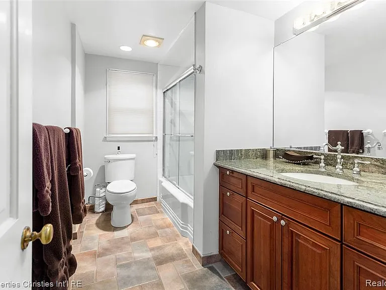 1688 Northlawn Blvd — Photo 18