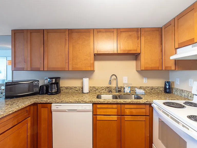 302 32nd St #205 — Photo 7