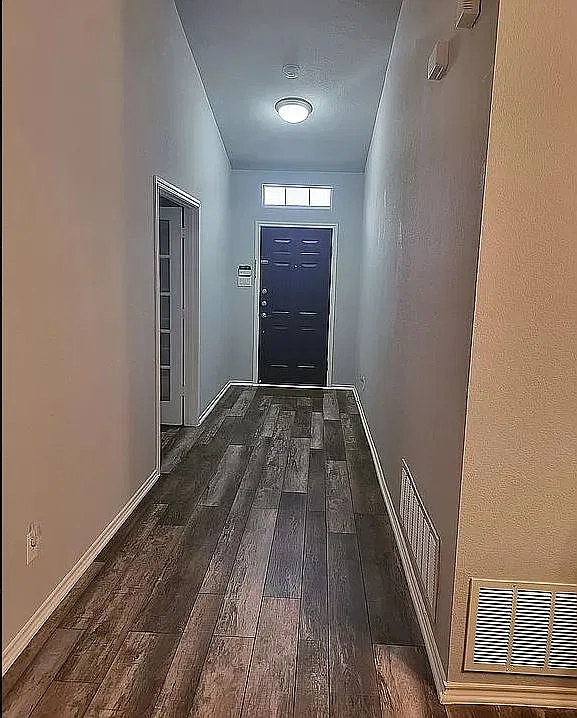 4 bed, 1955 sqft, $2,400 — Photo 3