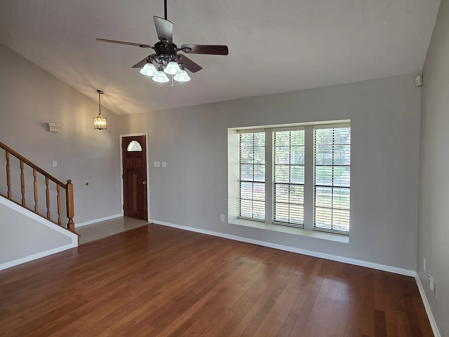 3 bed, 2.5 bath, 1600 sqft, $1,930 — Photo 4