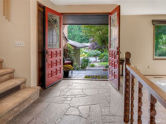 3rd image of 4604 Claridge Dr SE