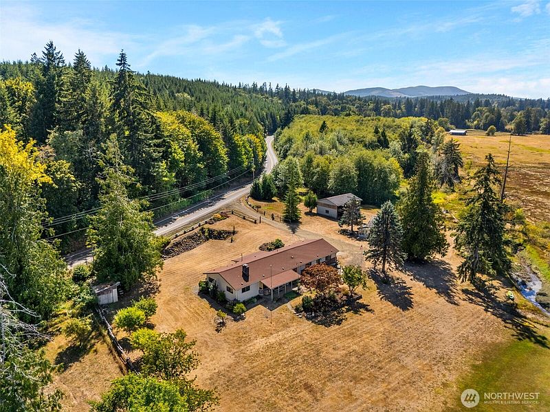 4th image of 611 SE Kamilche Point Road